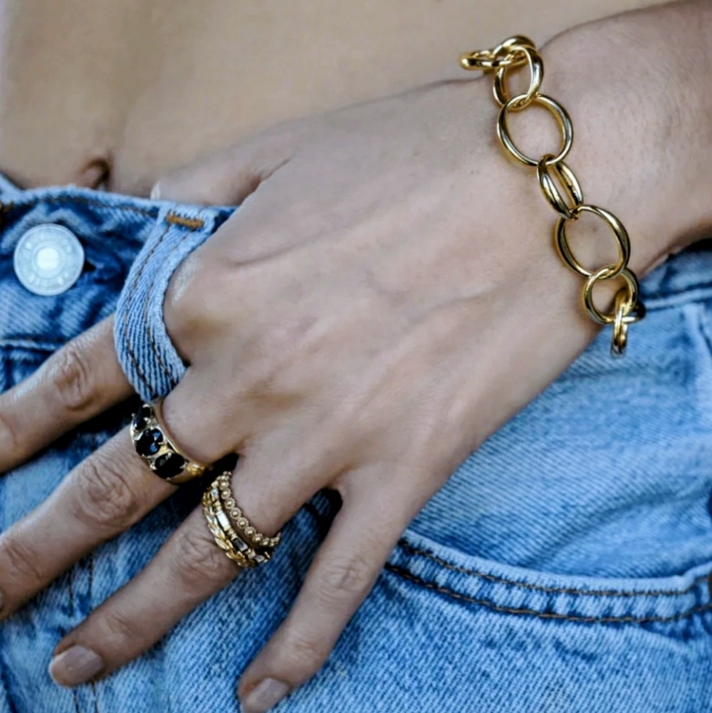 Chic Gold Link Bracelet